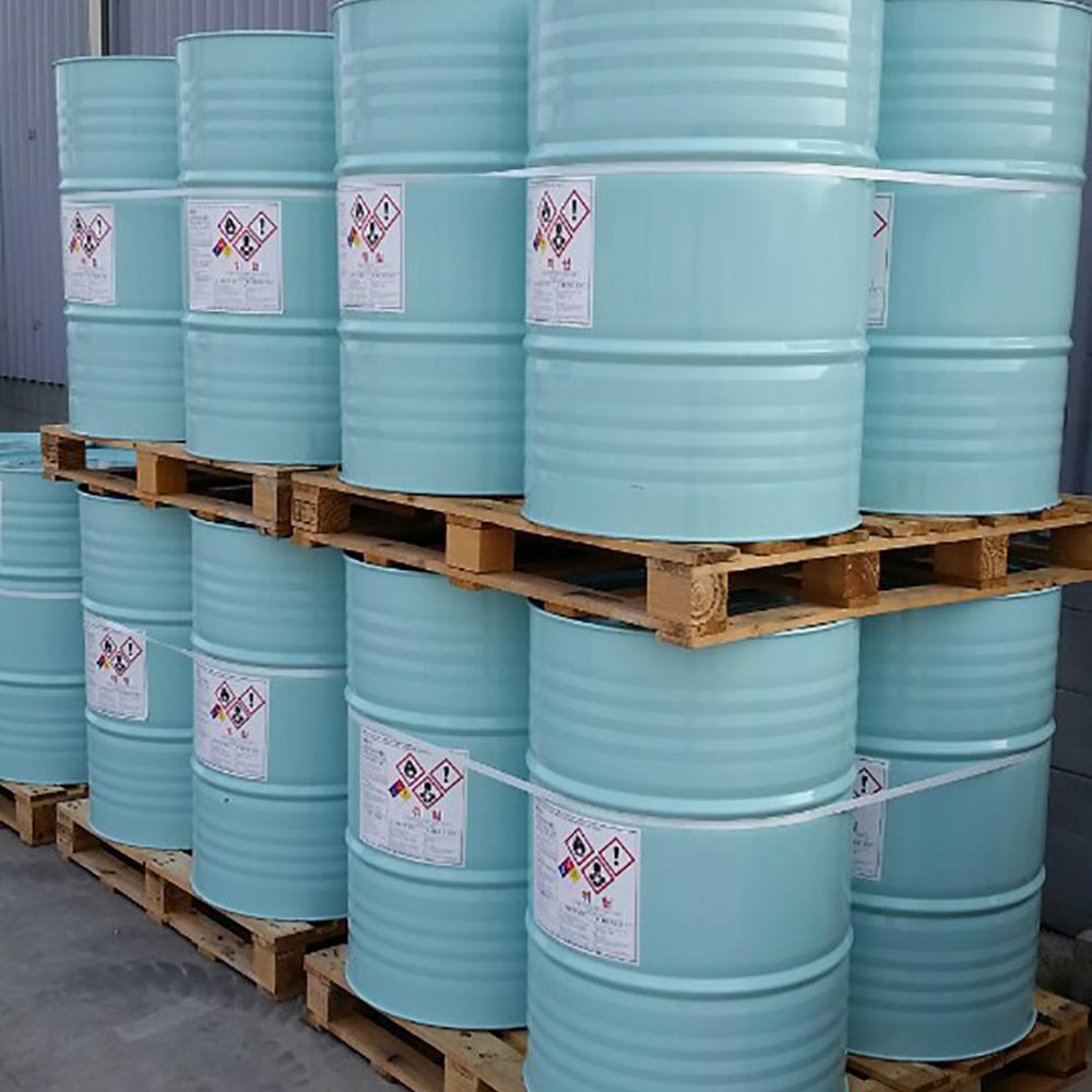 Combustible liquid with a low boiling Acetone (colorless and has a unique smell) made in Korea