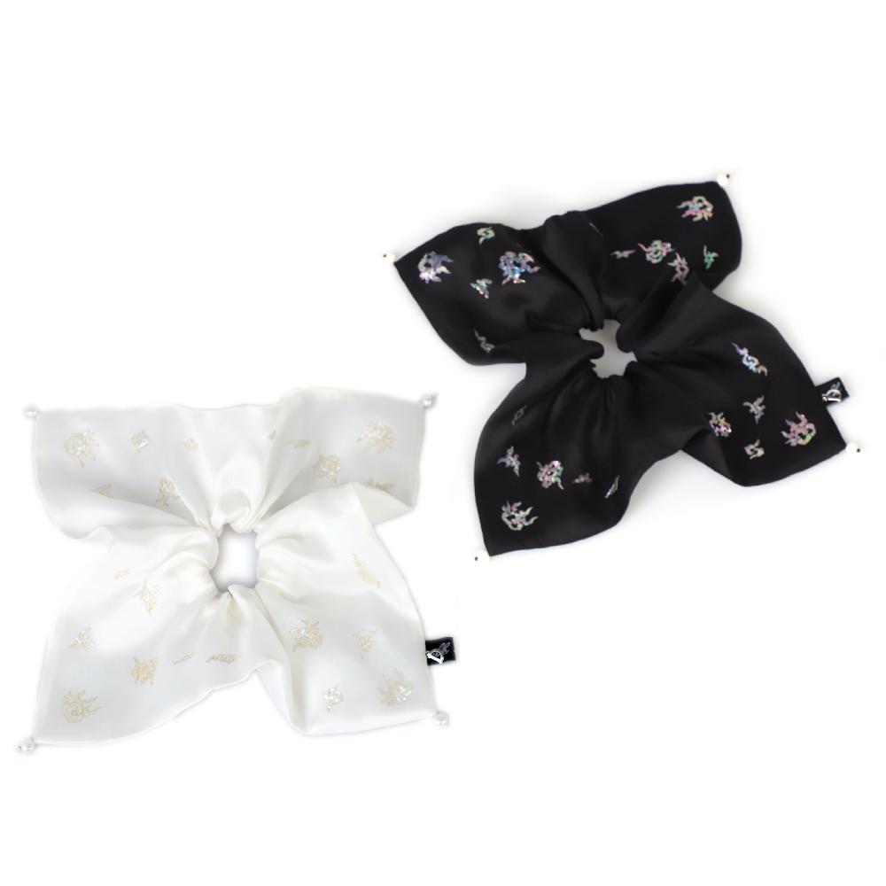 cloud nacre squre scrunchie